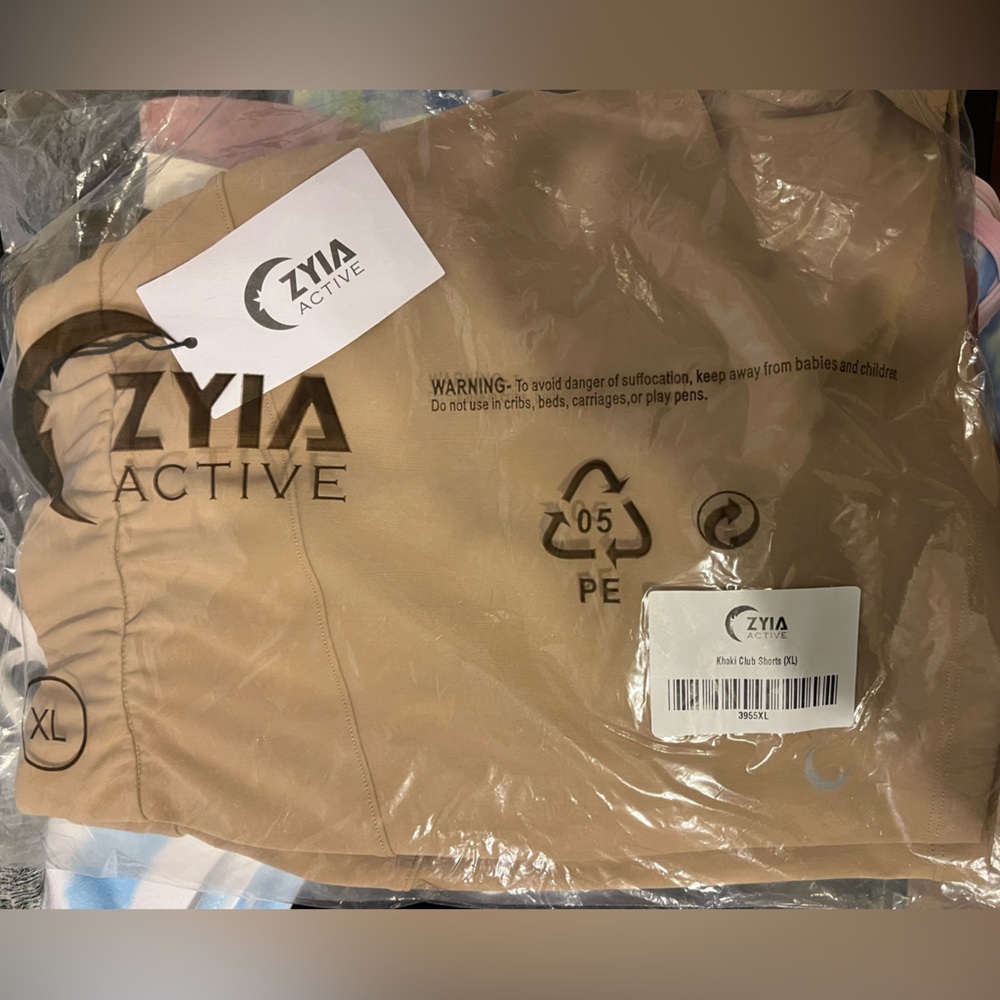 Zyia khaki club shorts size xl, BNWT